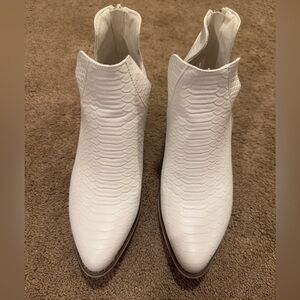 Altered State White Cowboy/Western Booties